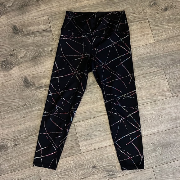 Zyia Active Abstract Hi-Rise 7/8 24” leggings Sz -> 8-10 - Picture 2 of 3
